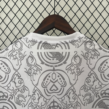 Real Madrid – Maillot Concept Blanc – 2024/2025 – Version Fan