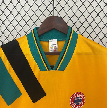 Bayern Munich – Maillot Extérieur Rétro – Version Fan