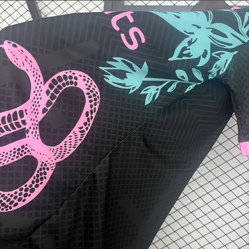 Inter – Special Edition Noir / Rose