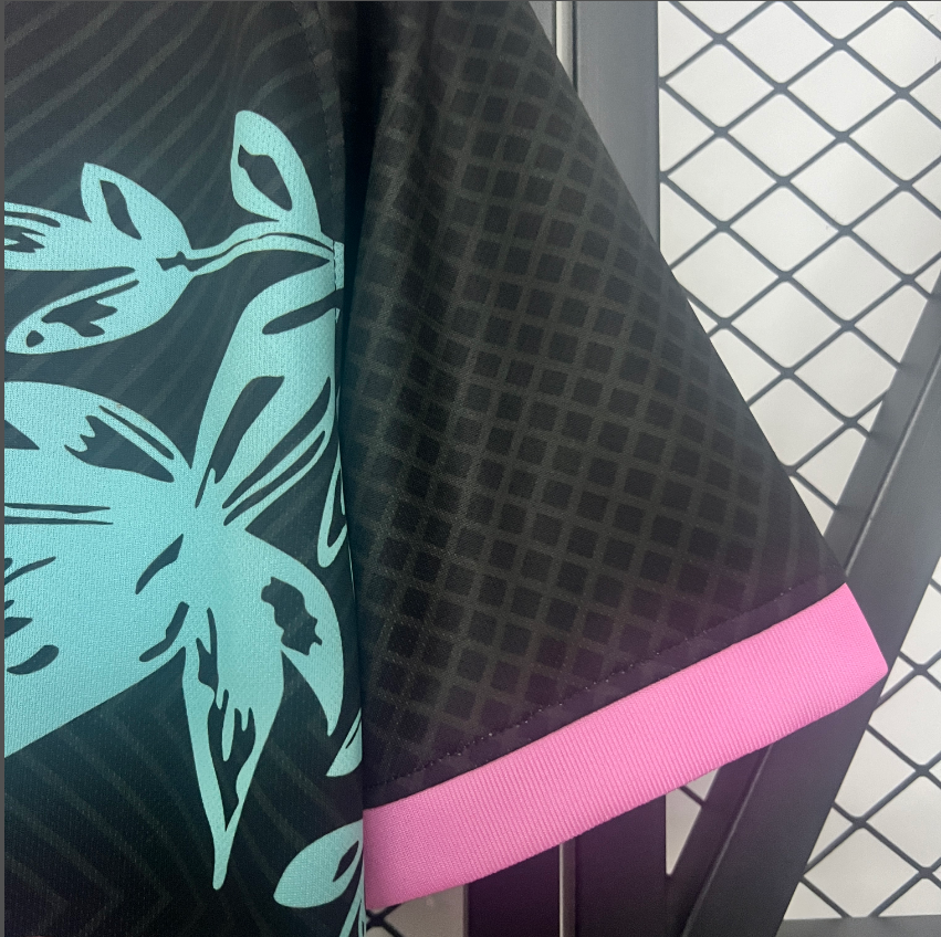 Inter – Special Edition Noir / Rose