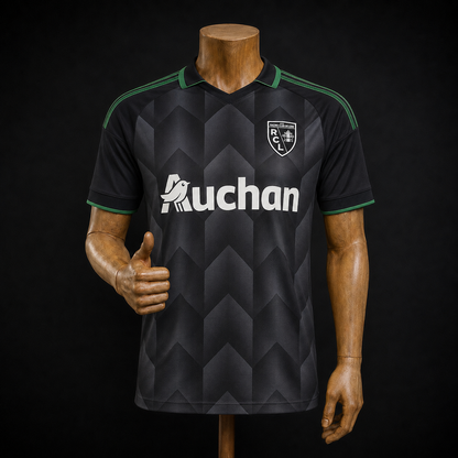 RC Lens maillot extérieur 2026/2027 version Fan vue de face sur mannequin en bois pouce levé