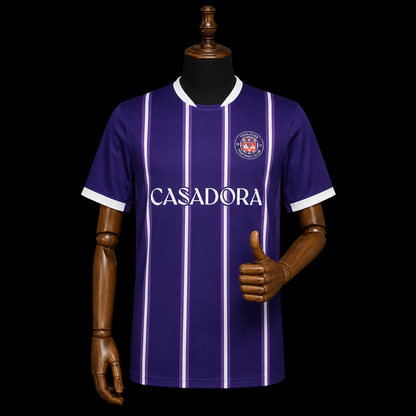 Toulouse FC maillot domicile 2026/2027 version Fan vue de face mannequin bois